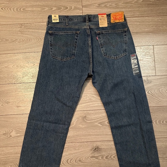 NWT Levi's 505 Medium Wash Straight Fit Jeans - Picture 2 of 5
